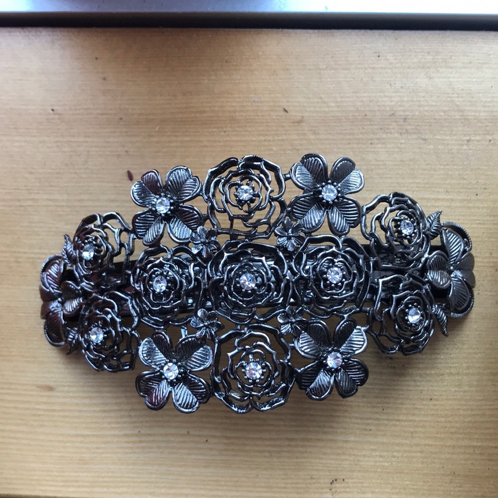Metal and stone flower hair clip